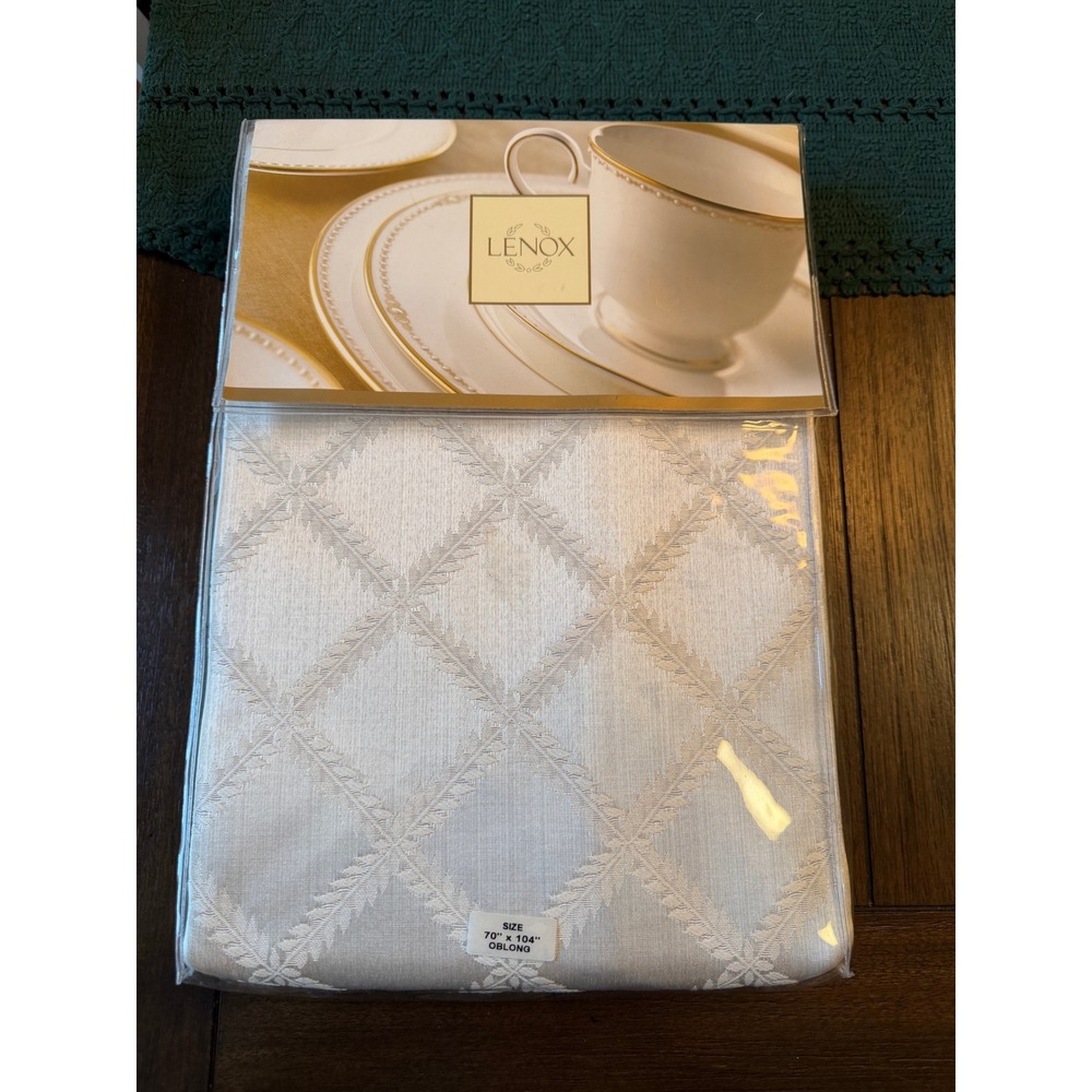 Lenox Laurel Leaf Tablecloth 70 x 104 Oblong Platinum Silver Damask New